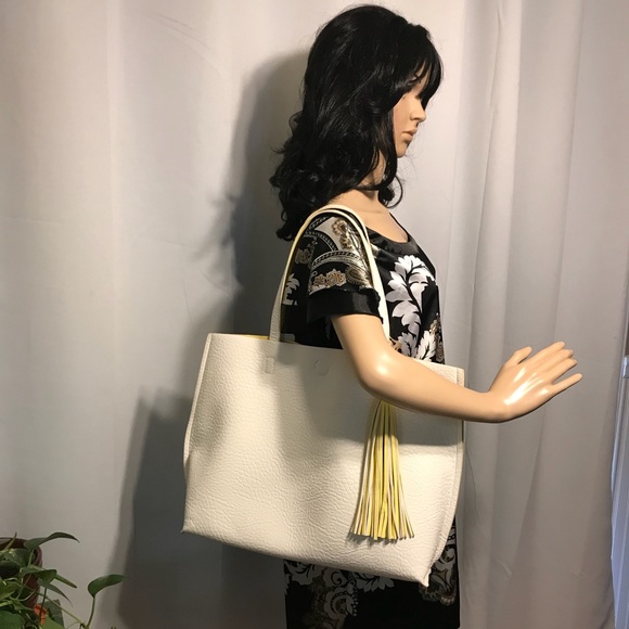 Large Tote with Tassel - Picture 3 of 8